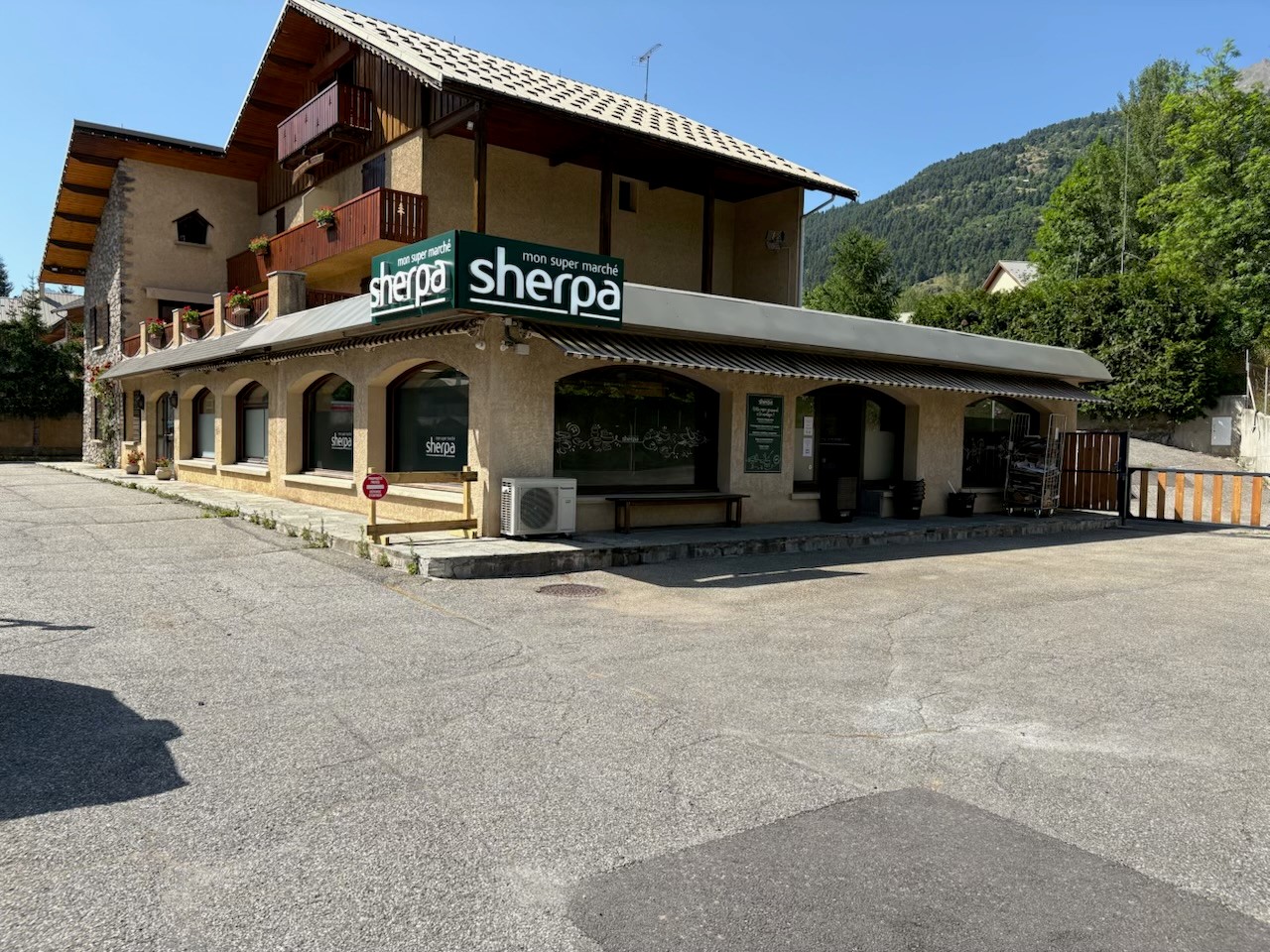 Supermarché de Serre Chevalier 1380