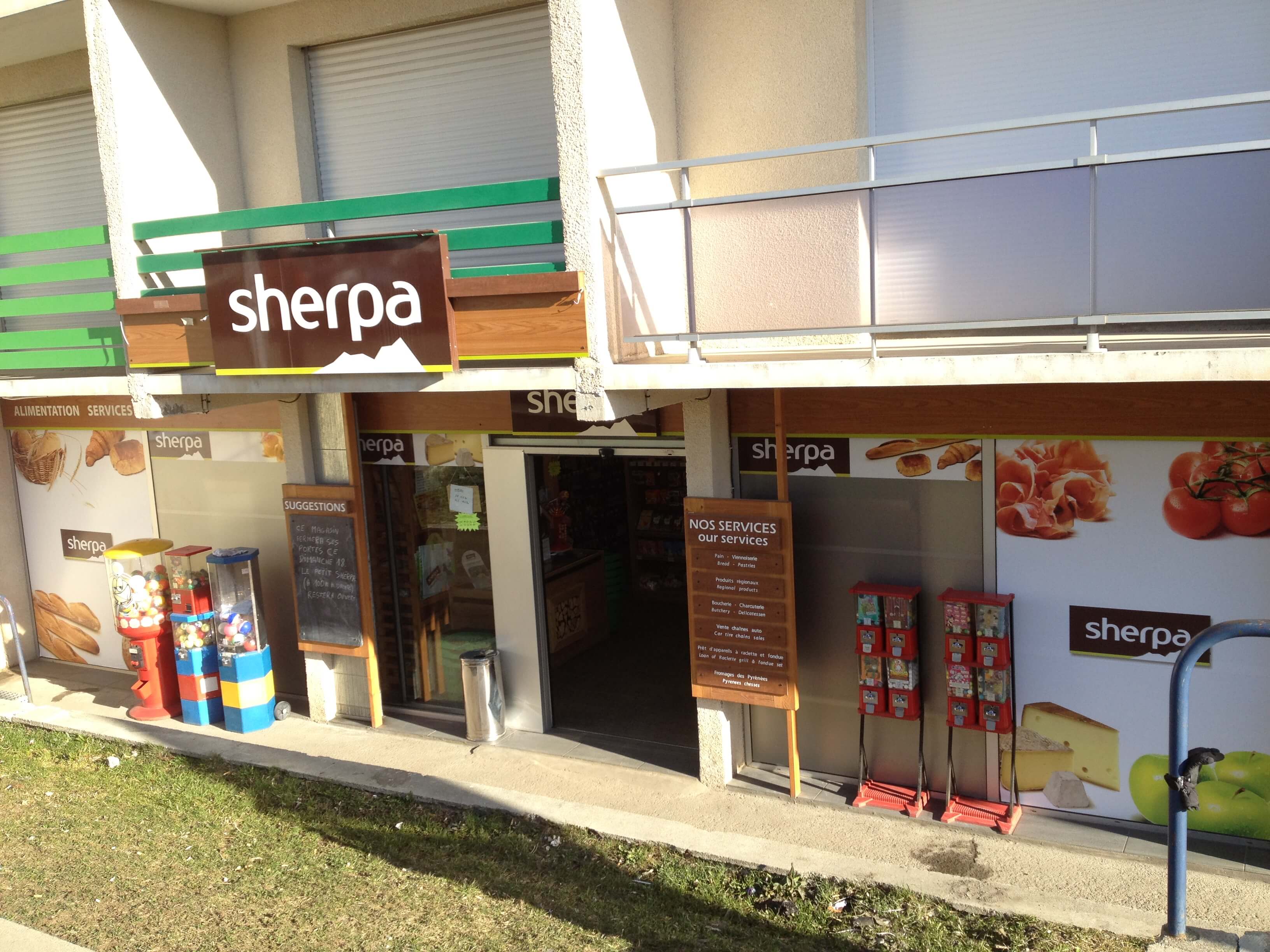 Supermarché de du Pla d'Adet - sol y neou