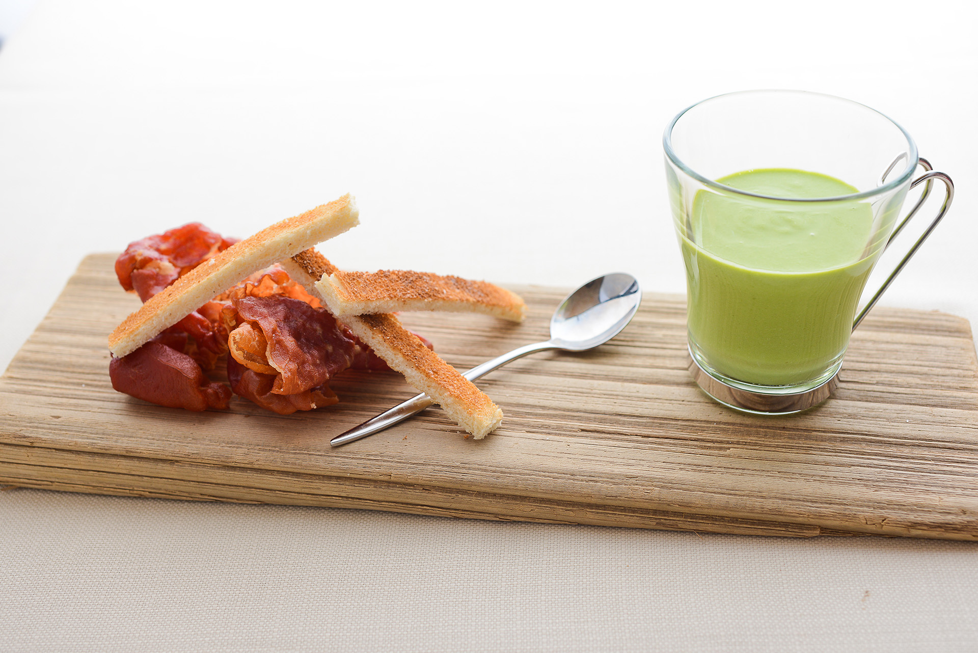 Recette de lait de petits pois, chips de jambon cru