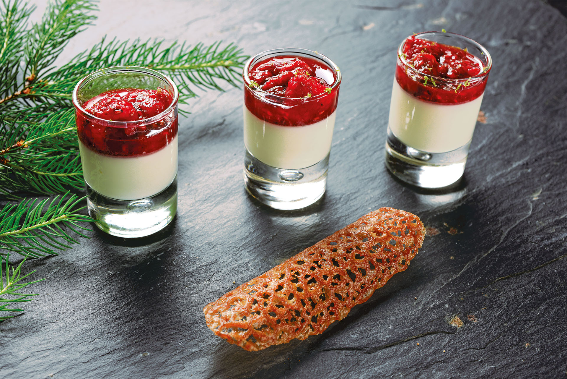 Recette de panna cotta citron et framboises au thym