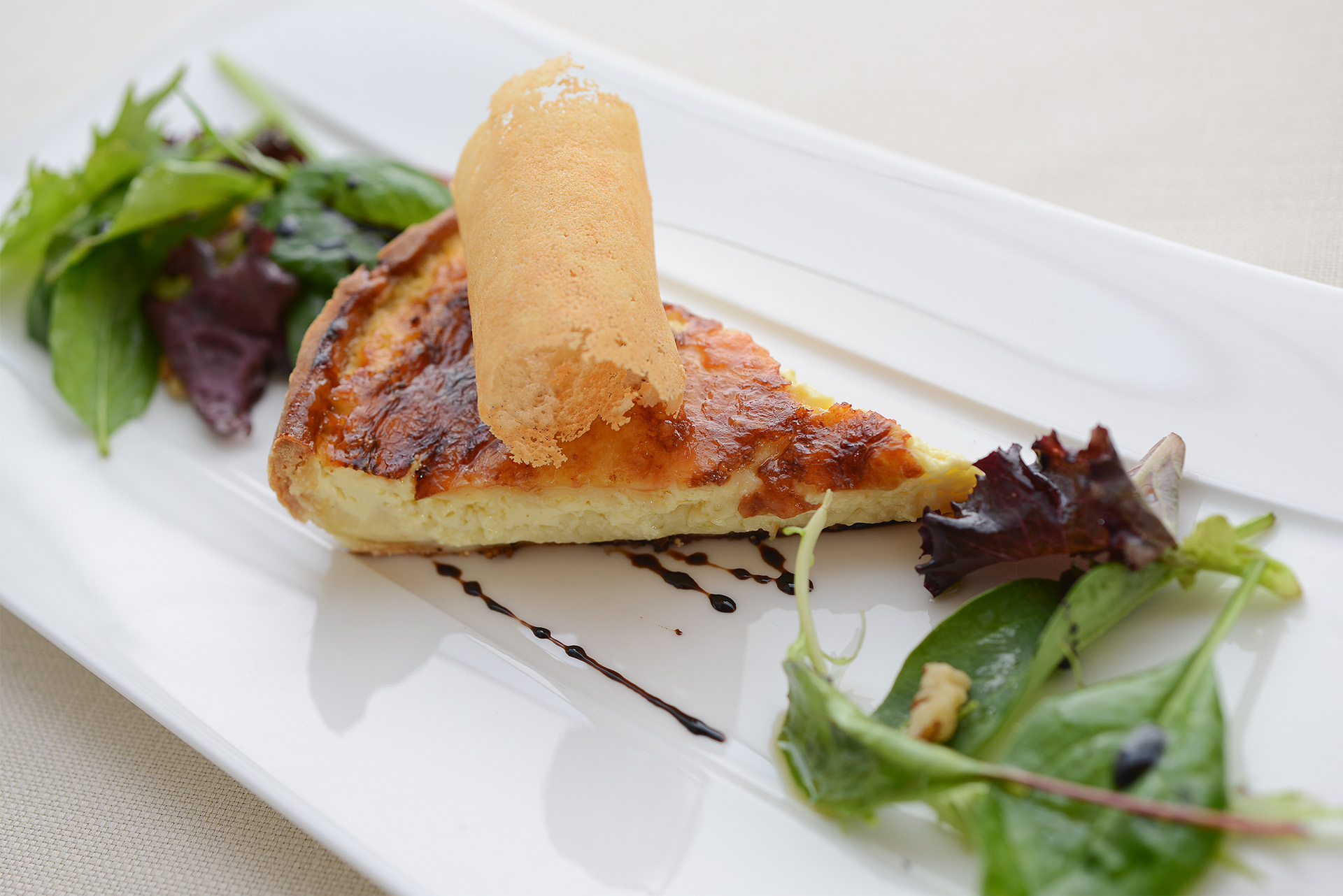 Recette de tarte au Beaufort, noix de Grenoble et roquette