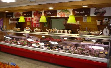 Intérieur supermarché sherpa Tignes - le lac boucherie