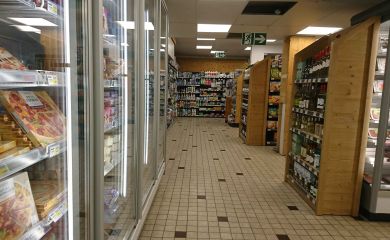 Intérieur supermarché sherpa Châtel rayons