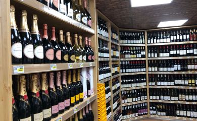 Intérieur supermarché sherpa Courchevel 1850 champagnes