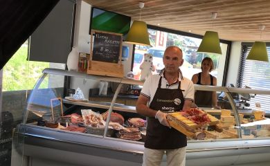 Intérieur supermarché sherpa Gets (les) présentation des produits alimentaires