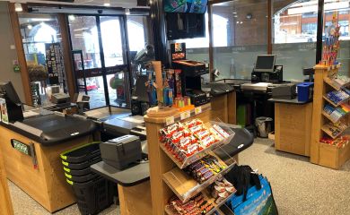 Intérieur sherpa supermarché Grand Bornand (Le) - Chinaillon passage en caisse