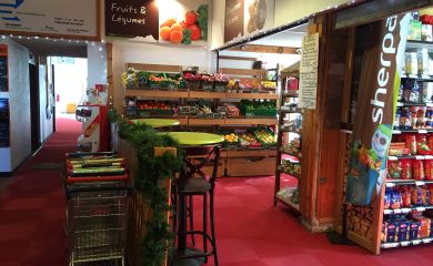 Intérieur supermarché sherpa Ménuires (les) - Brelins entrée vue de l'intérieur