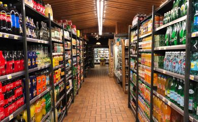 Intérieur supermarché sherpa Méribel Mottaret rayon boisson