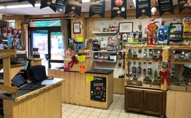 Intérieur supermarché sherpa Orcières 1850 passage en caisse