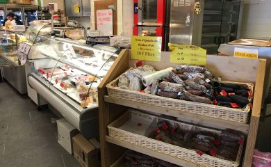 Intérieur supermarché sherpa Piau Engaly fromagerie et charcuterie