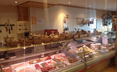 Intérieur supermarché sherpa Saint Francois Longchamp fromagerie traiteur et charcuterie