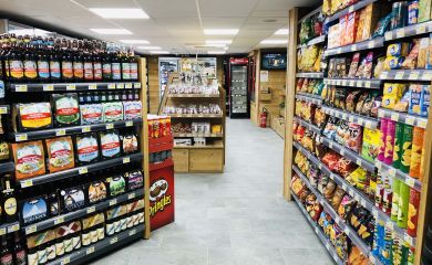 Intérieur supermarché sherpa Samoëns rayons alimentaires