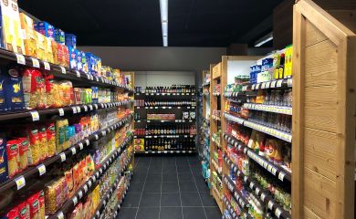 Intérieur supermarché sherpa Serre Chevalier 1350 rayons alimentaires
