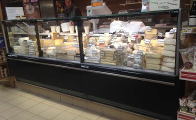 Intérieur supermarché sherpa Serre Chevalier 1500 fromagerie