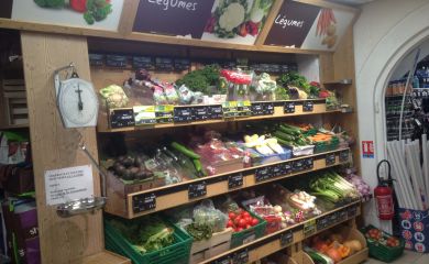 Intérieur supermarché sherpa Serre Chevalier 1500 rayon légumes