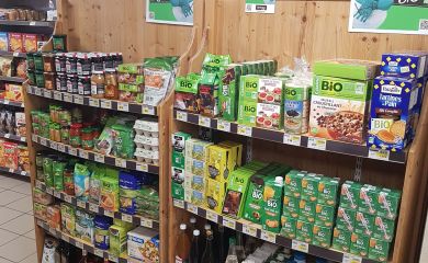 Intérieur supermarché sherpa Sixt Fer à Cheval rayon BIO