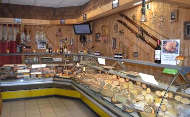 Intérieur supermarché sherpa Sixt Fer à Cheval fromagerie