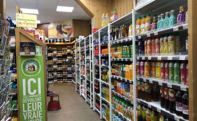 Intérieur supermarché sherpa Tania (la) rayon boissons