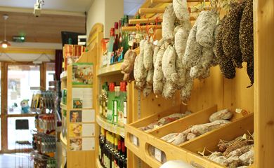Intérieur supermarché sherpa Val Cenis - lanslevillard charcuterie