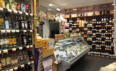 Intérieur supermarché sherpa Val Cenis - les champs fromagerie et charcuterie