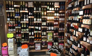 Intérieur supermarché sherpa Valfréjus cave à vins