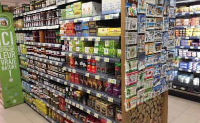 Intérieur supermarché sherpa Valfréjus rayon petit déjeuner