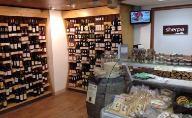 Sherpa supermarket Valmeinier 1800 wine cellar