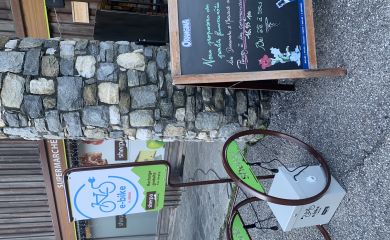 Supermarché Sherpa - Ménuires (les) - Reberty Alpages 2000 - Borne VAE