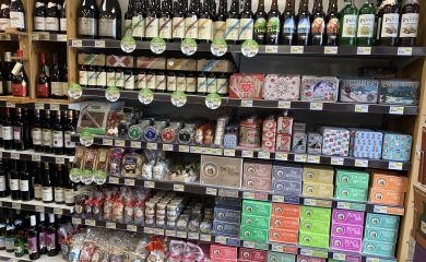 Intérieur sherpa supermarché Doucy produits régionaux