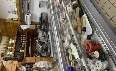 Intérieur sherpa supermarché Doucy rayon coupe et fromages