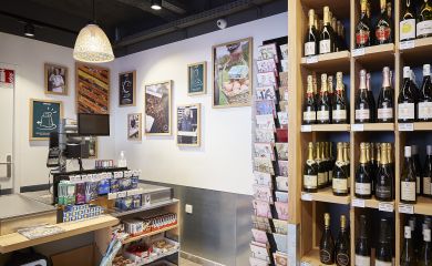 Intérieur Supermarché Sherpa Oz en Oisans caisses