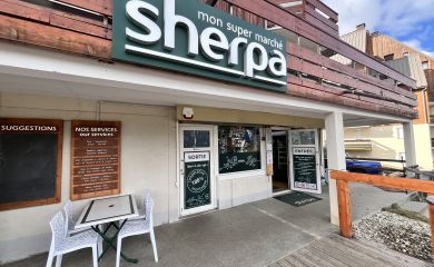 DEVANTURE DU MAGASIN