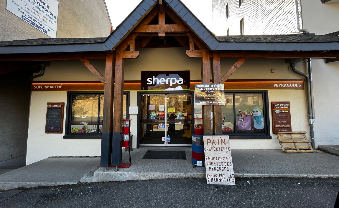 Extérieur supermarché sherpa Peyragudes entrée