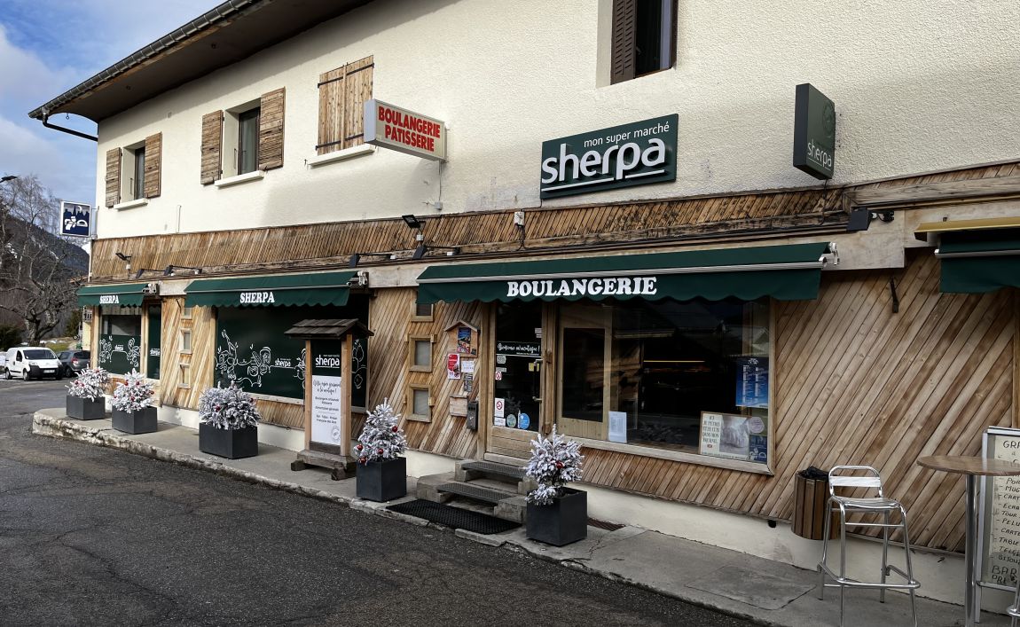 Extérieur supermarché sherpa Notre Dame de Bellecombe entrée