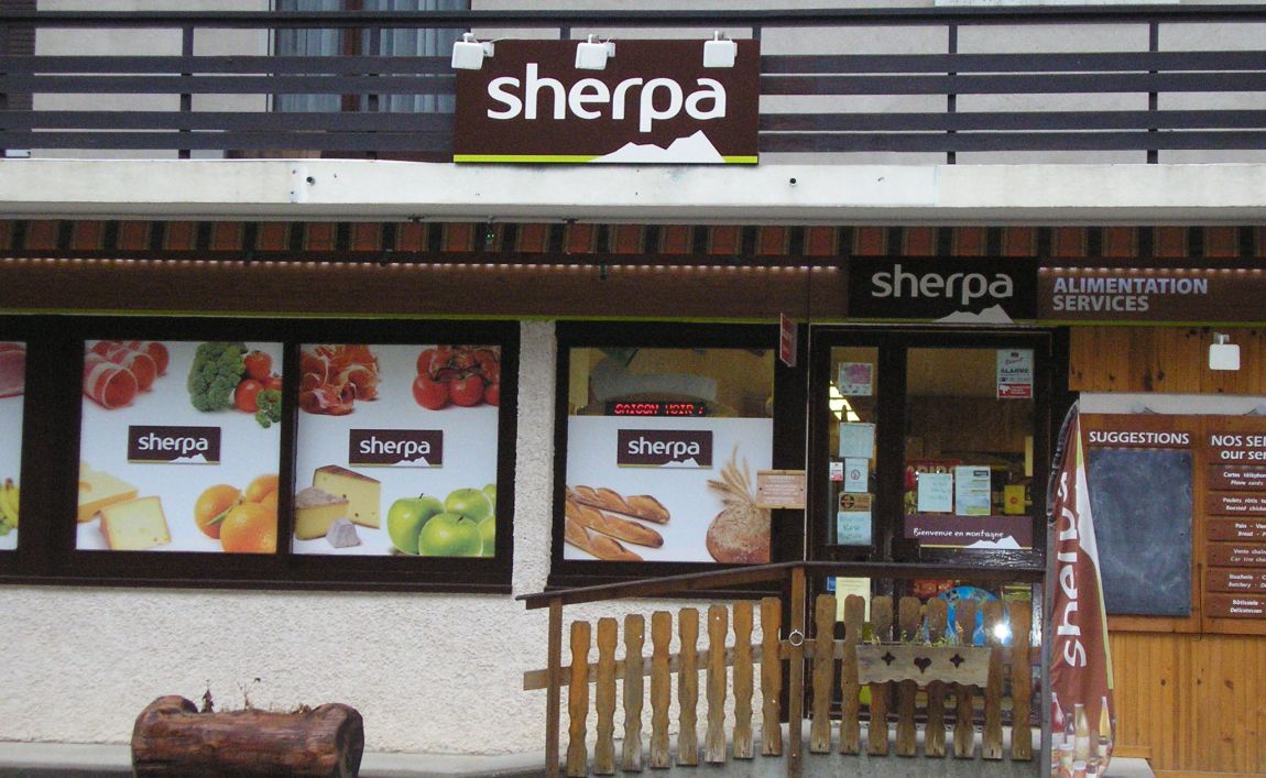 supermarché sherpa les Aillons et son snack king bauju  Entrée