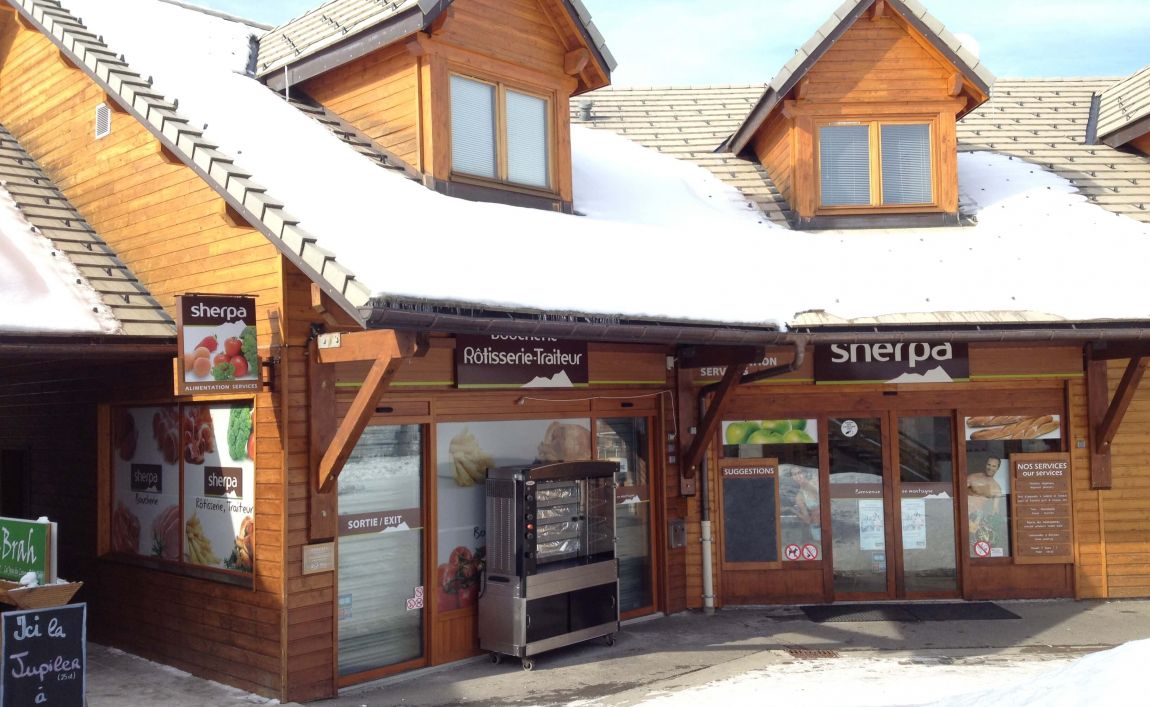 Extérieur supermarché sherpa Joue du Loup (la) entrée en hiver