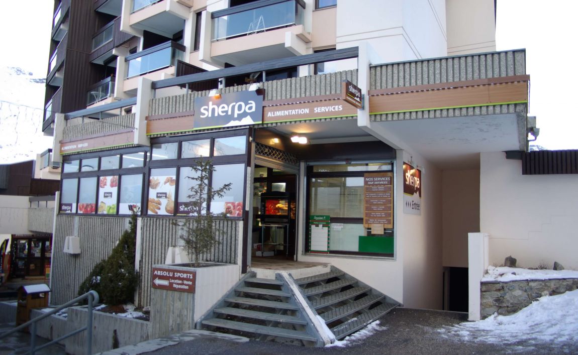 Sherpa supermarket Ménuires (les) - Reberty 1850 winter entrance