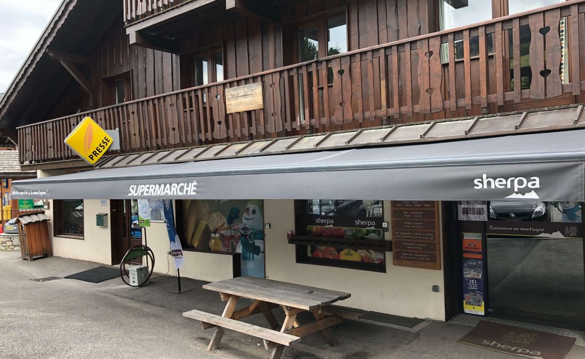 Extérieur supermarché sherpa Méribel - les allues entrée