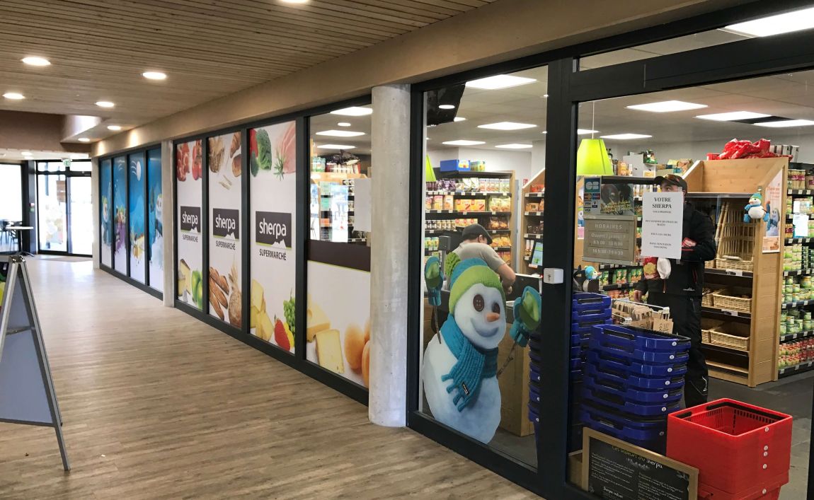 Extérieur supermarché sherpa Métabief entrée