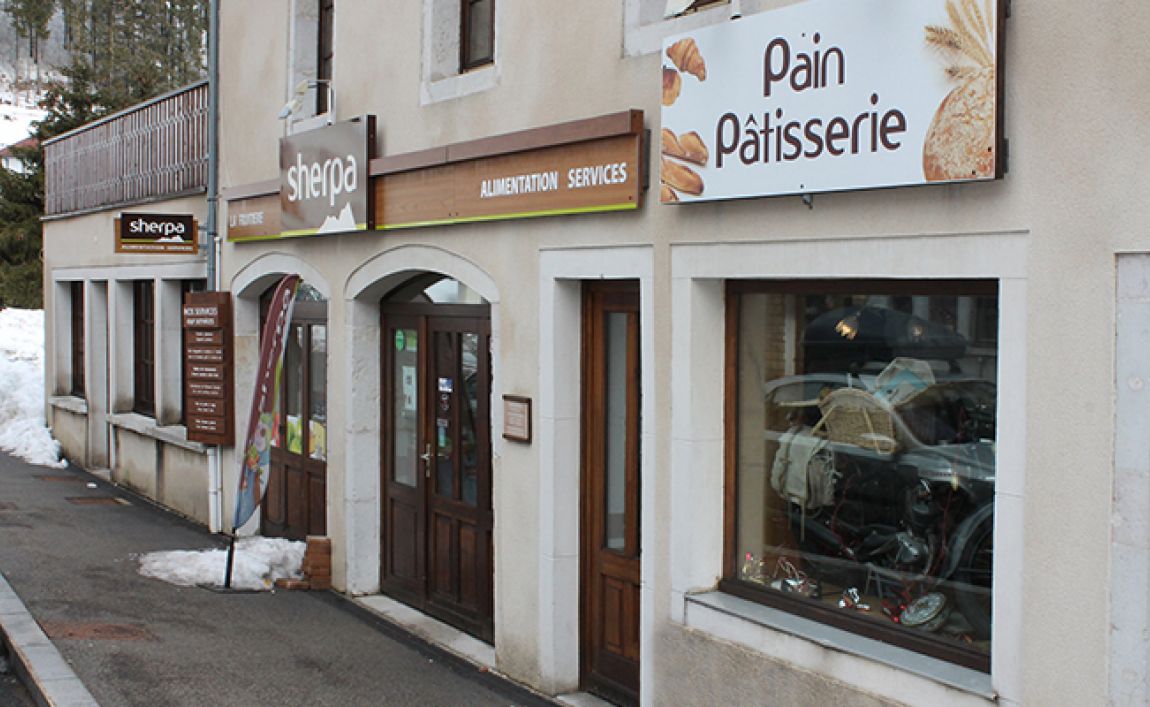 Sherpa supermarket Mijoux winter entrance