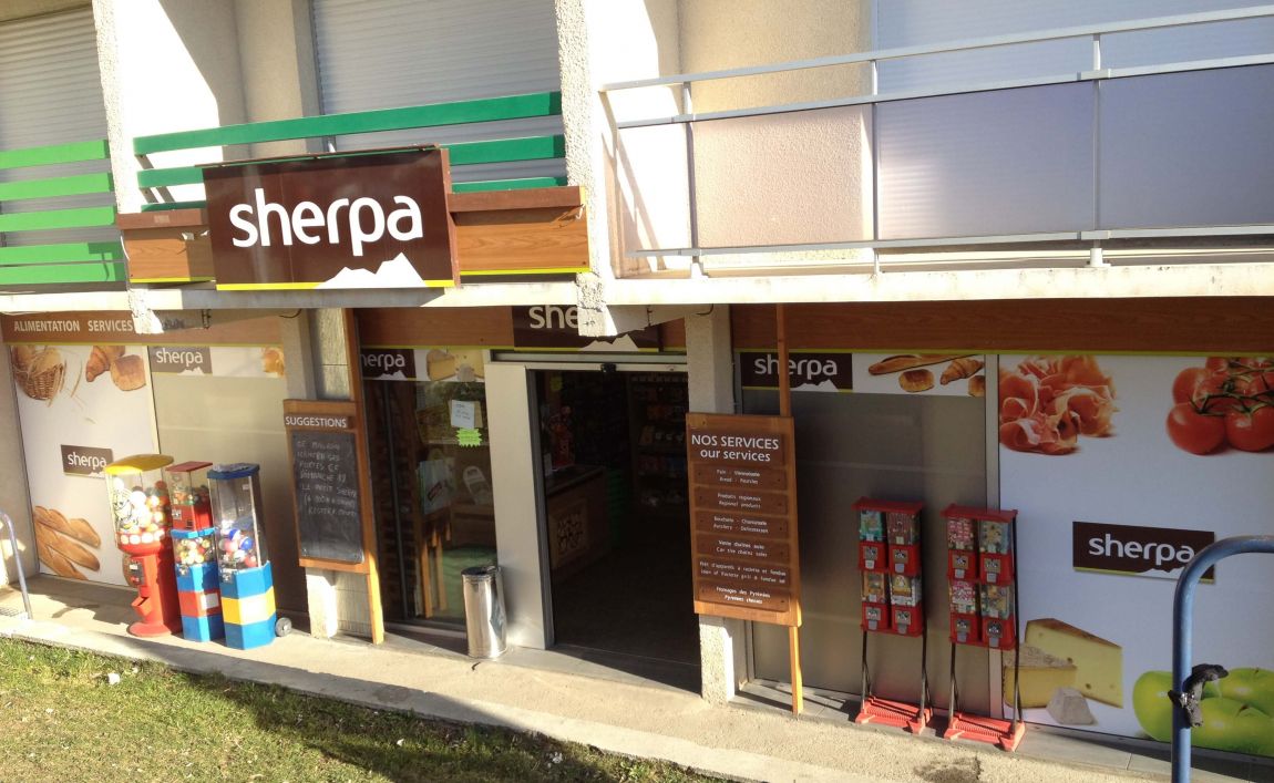 Extérieur supermarché sherpa Pla d'Adet (le) - sol y neou entrée