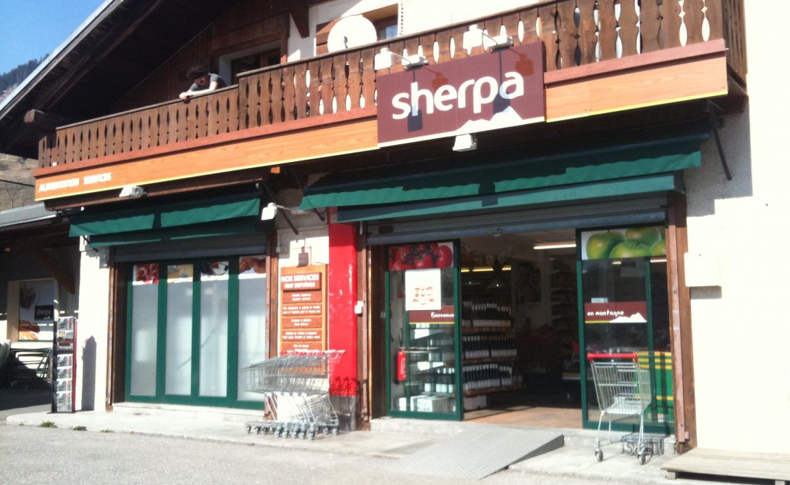 Extérieur supermarché sherpa Praz sur Arly entrée