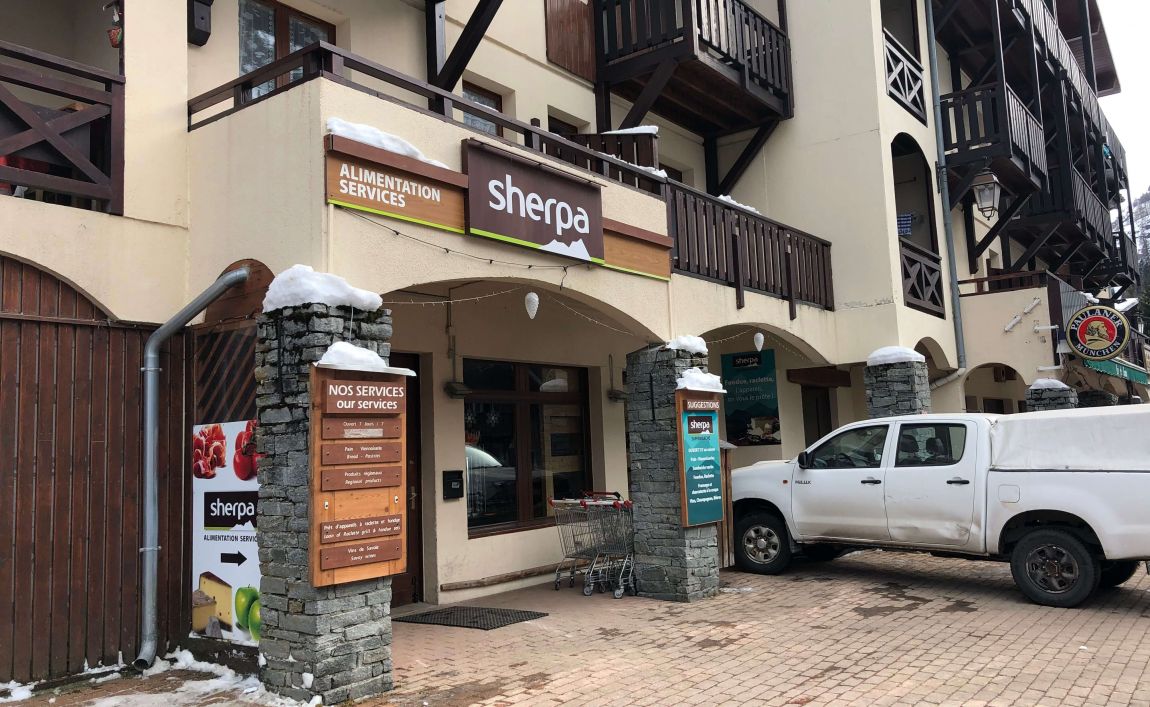 Sherpa supermarket Tignes les Brévières entrance