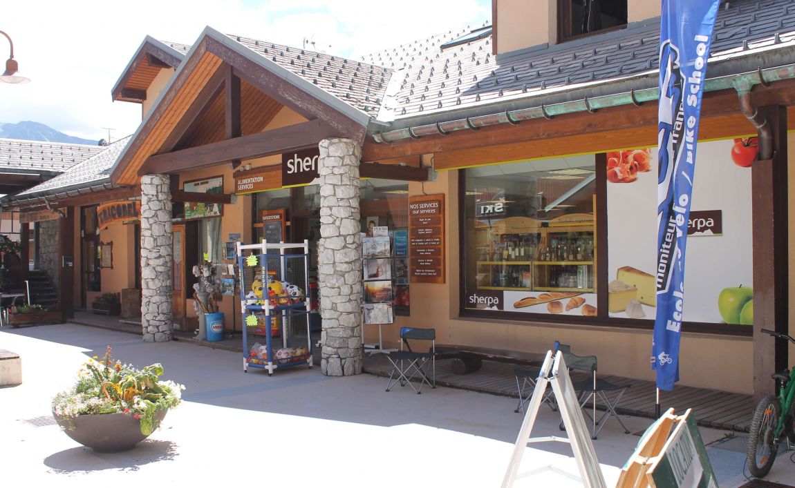 Extérieur supermarché sherpa Vallandry entrée